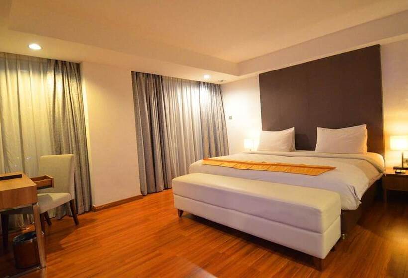 חדר דלוקס, Arch