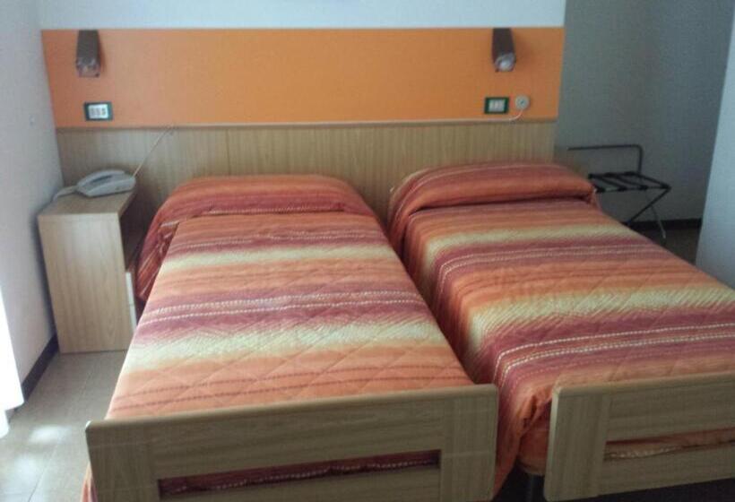 标准间, Garnì Capinera