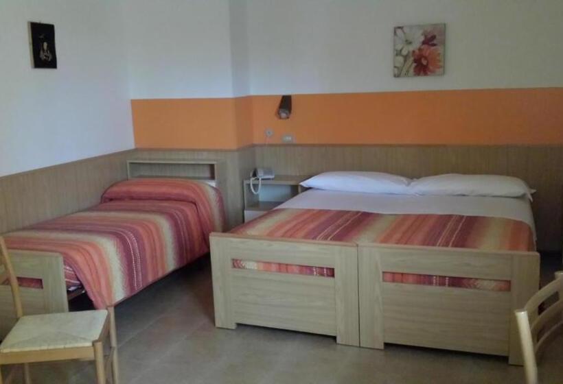 带阳台的三人标准间, Garnì Capinera