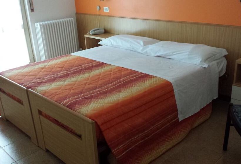 标准间, Garnì Capinera