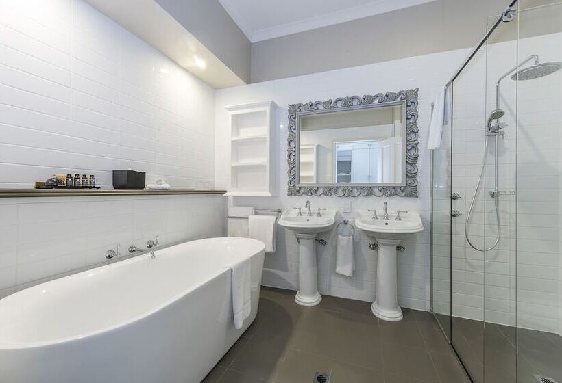 스위트 킹사이즈 침대, Grand Mercure Basildene Manor