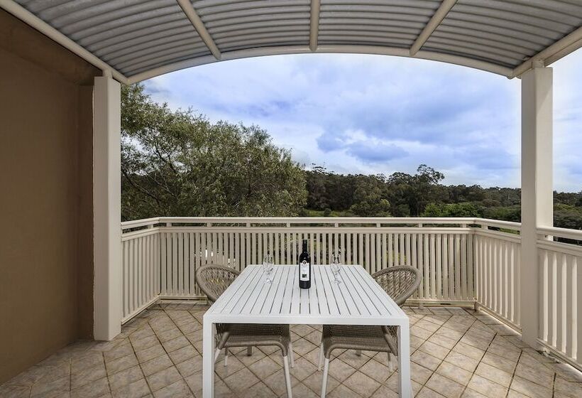 Люкс Кровать Кинг, Grand Mercure Basildene Manor