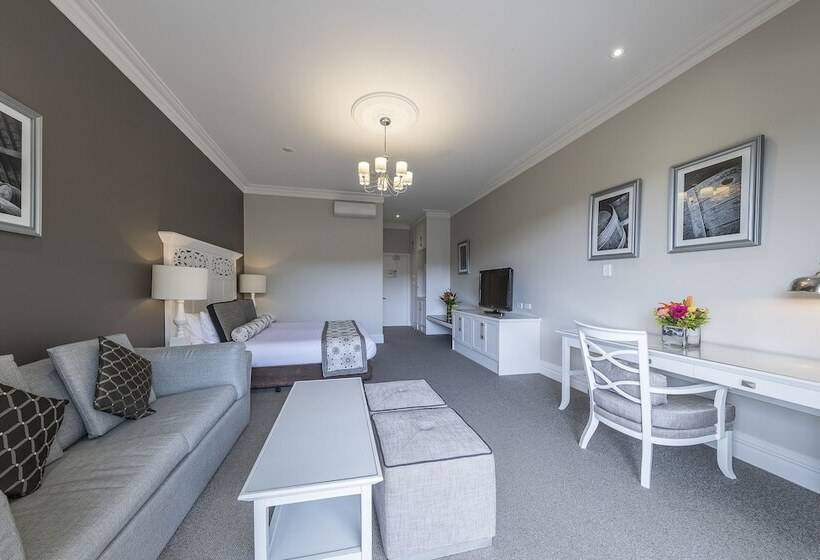 Люкс Кровать Кинг, Grand Mercure Basildene Manor