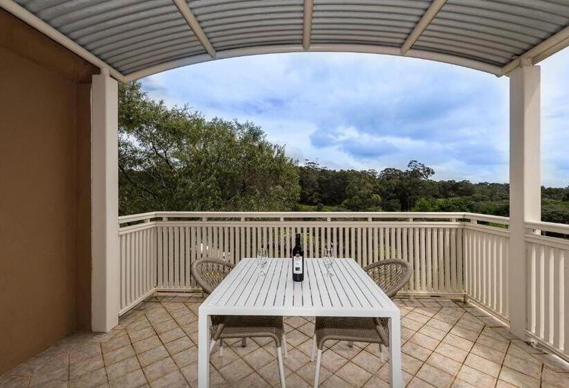 Люкс Кровать Кинг, Grand Mercure Basildene Manor