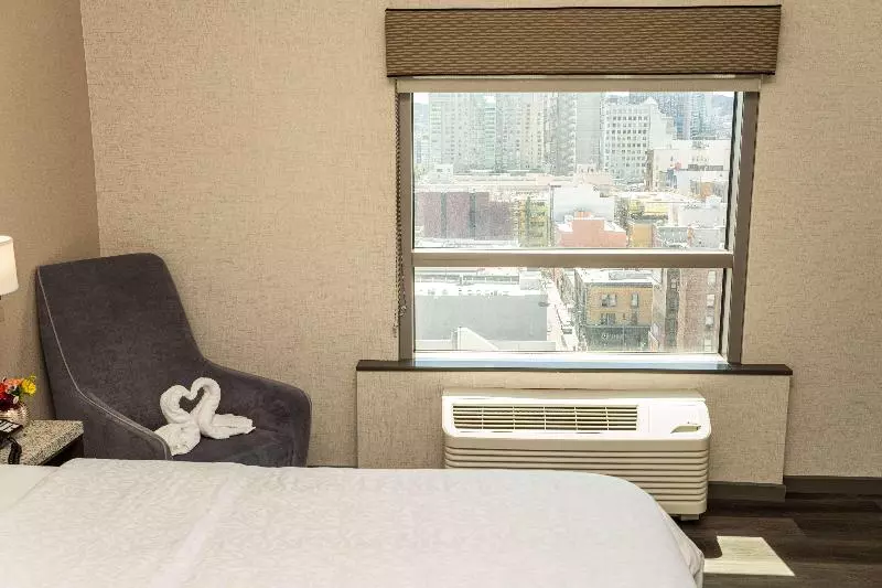 キングサイズベッドのスタンダードルーム, Hilton Garden Inn Rochester Downtown, Ny