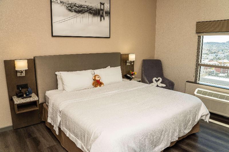 キングサイズベッドのスタンダードルーム, Hilton Garden Inn Rochester Downtown, Ny