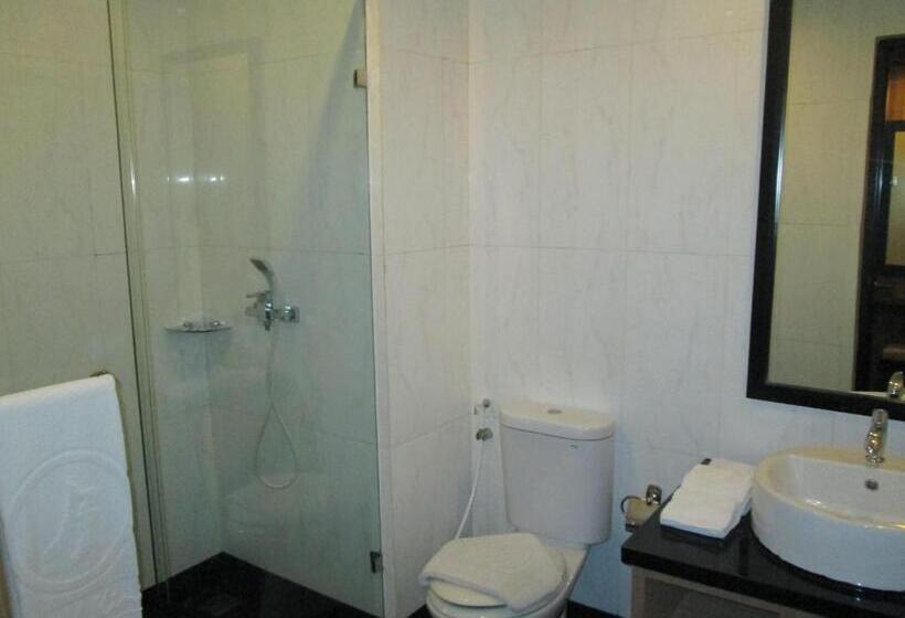 חדר דלוקס, Kini Pontianak