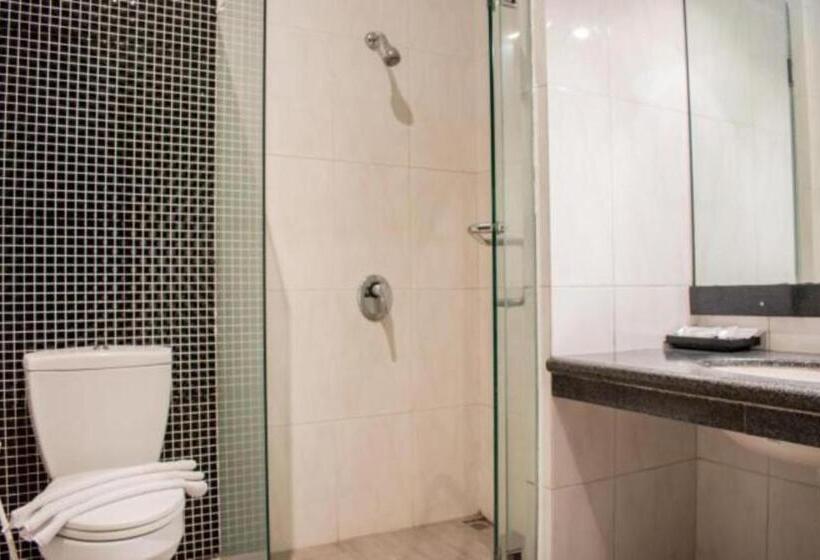 חדר דלוקס, Luminor Hotel Jember By Wh