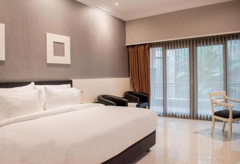 Президентский Люкс, Luminor Hotel Jember By Wh