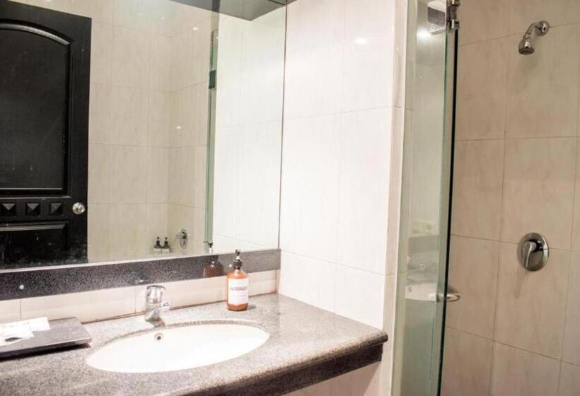 סוויטה אקזקיוטיב, Luminor Hotel Jember By Wh