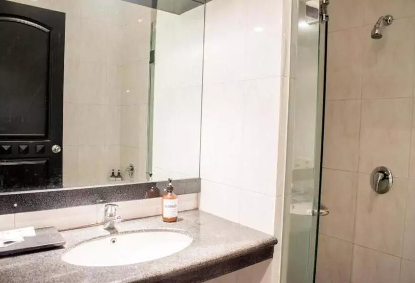 Executive Süit, Luminor Hotel Jember By Wh