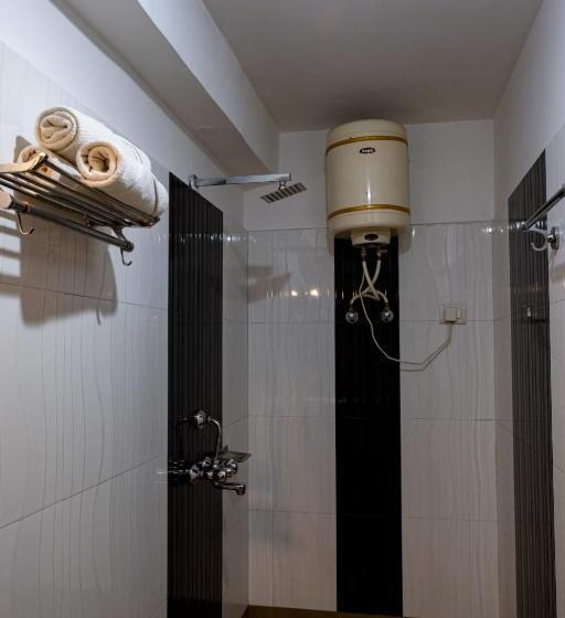 חדר משפחתי, Blissful Stay