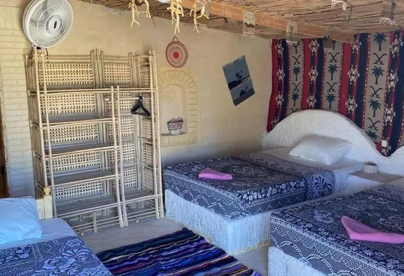 اتاق ساده سه‌ نفره, Tijan Siwa