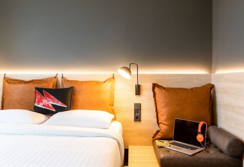 Семейный Номер, Moxy Berlin Airport