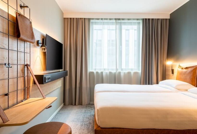 Номер Стандарт, Moxy Berlin Airport