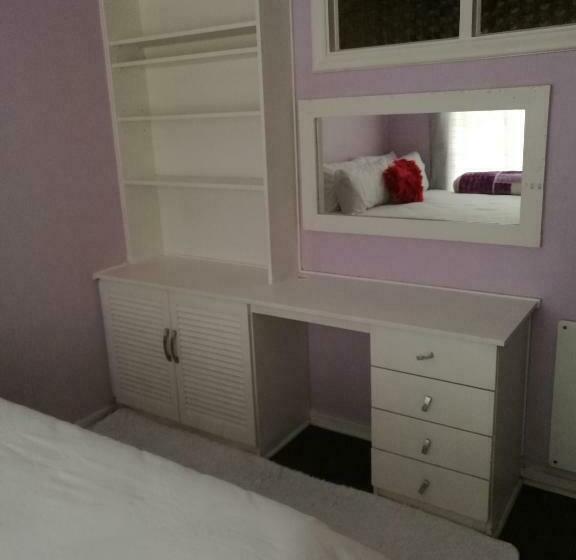 غرفة قياسية حمام مشترك, Home Away From Home