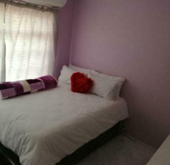 غرفة قياسية حمام مشترك, Home Away From Home