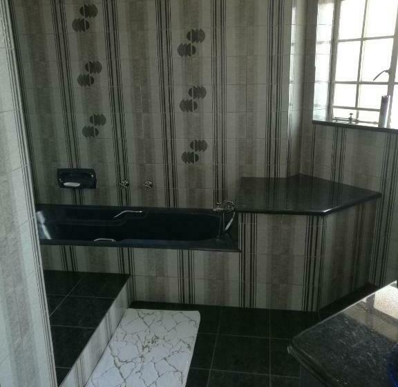 غرفة قياسية حمام مشترك, Home Away From Home