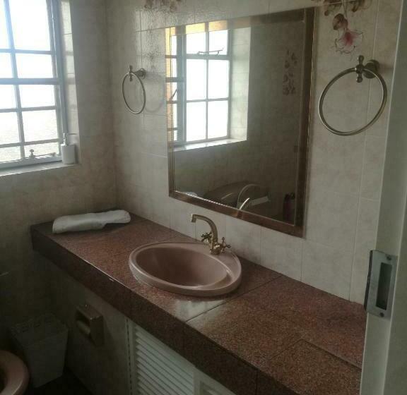 غرفة ديلوكس, Home Away From Home