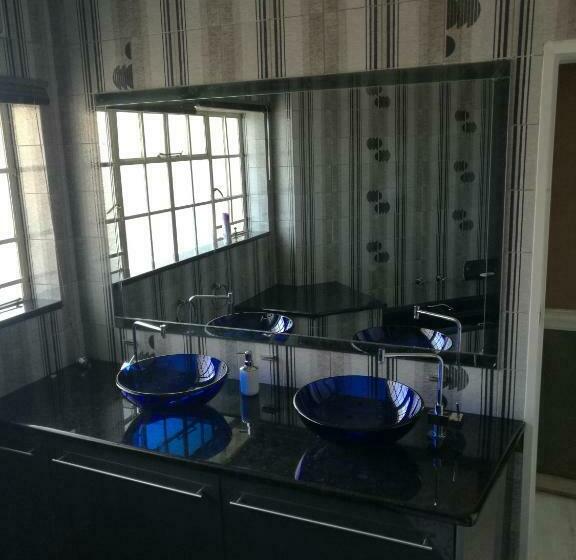 غرفة إقتصادية, Home Away From Home