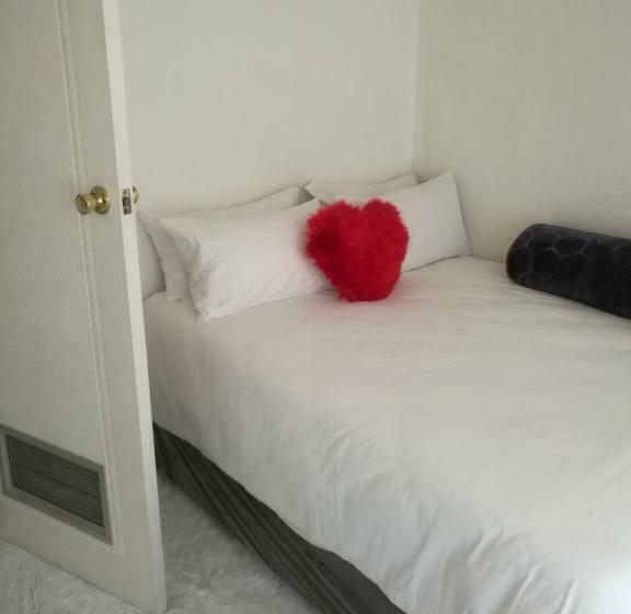Номер Economy, Home Away From Home
