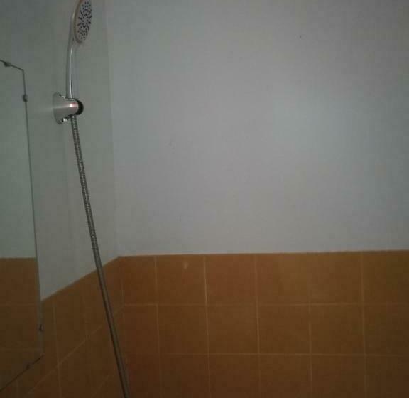 غرفة ديلوكس, Home Away From Home