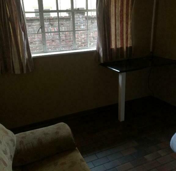 غرفة ديلوكس, Home Away From Home