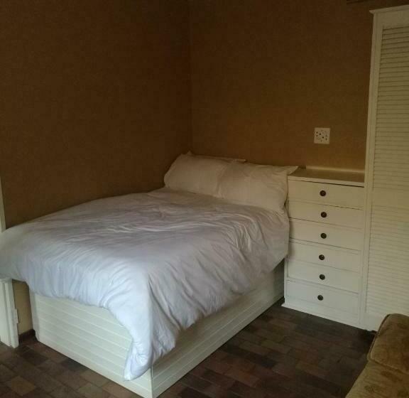 غرفة ديلوكس, Home Away From Home