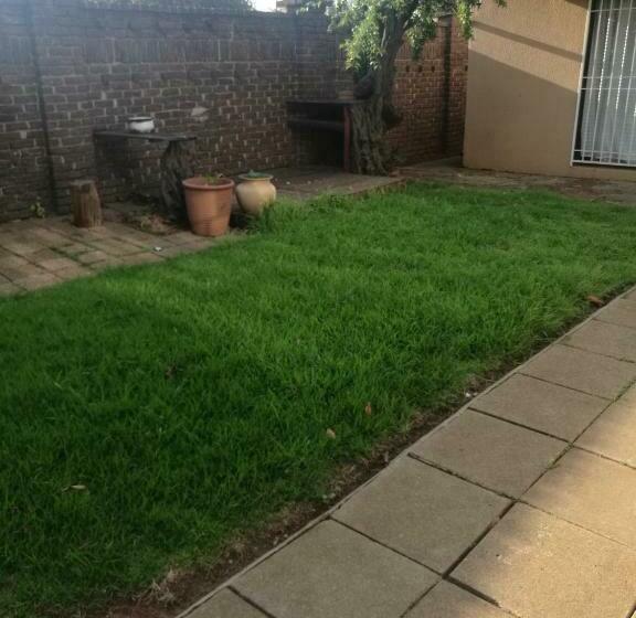 غرفة ديلوكس عائلية, Home Away From Home