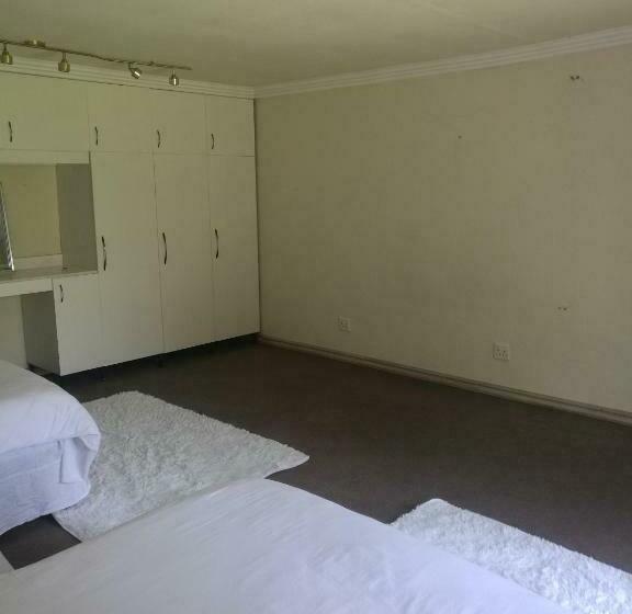 豪华家庭房间, Home Away From Home