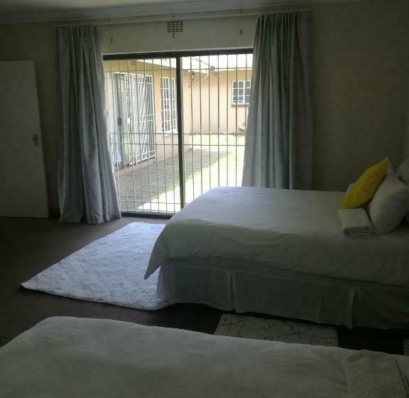 غرفة ديلوكس عائلية, Home Away From Home