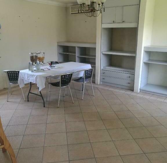 غرفة عائلية, Home Away From Home