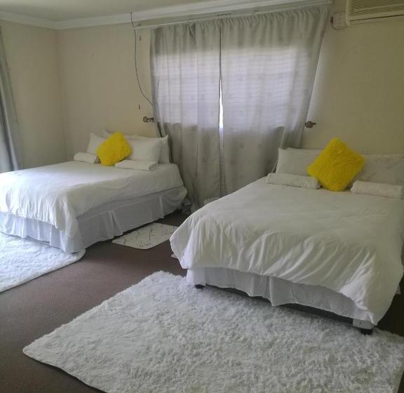 غرفة ديلوكس عائلية, Home Away From Home