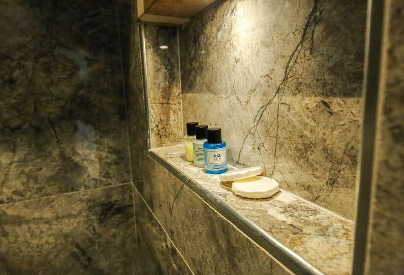 اتاق خانوادگی, Axu Airport