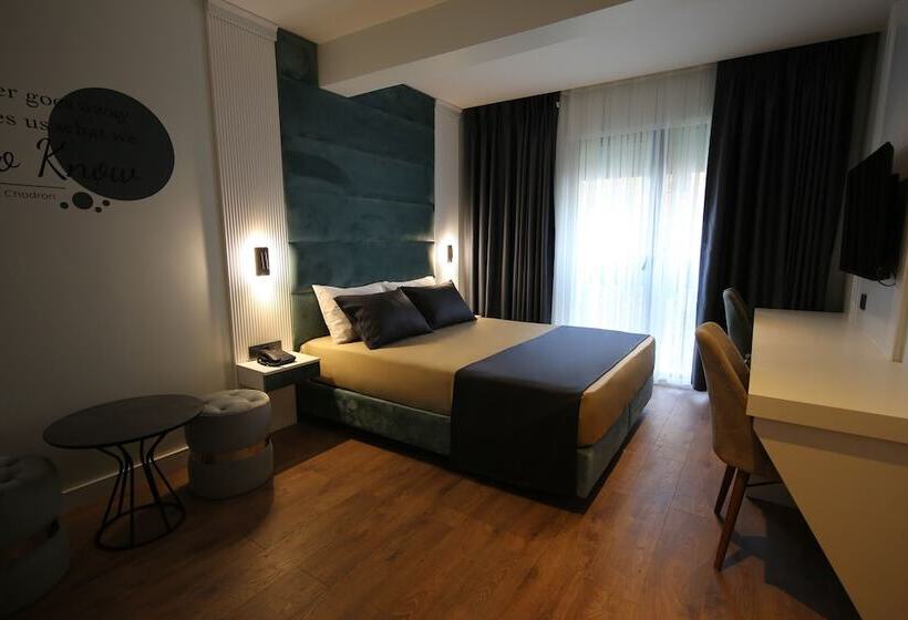 اتاق خانوادگی, Axu Airport