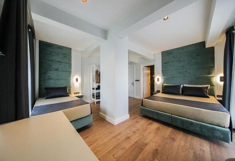 اتاق خانوادگی, Axu Airport