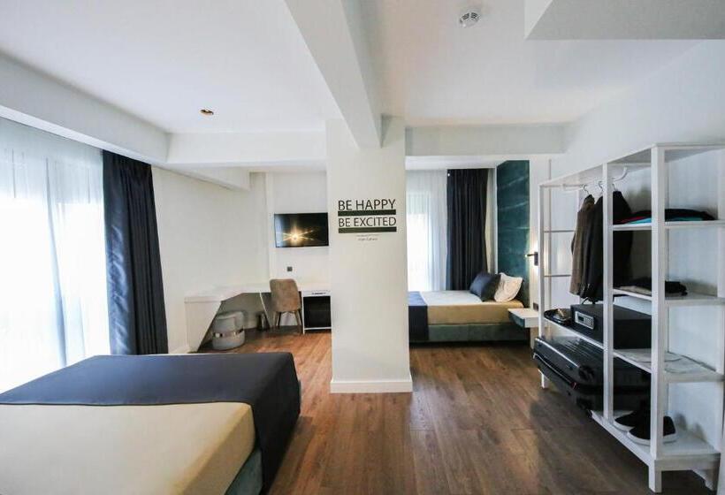 اتاق خانوادگی, Axu Airport