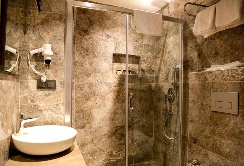 اتاق اکونومی, Axu Airport