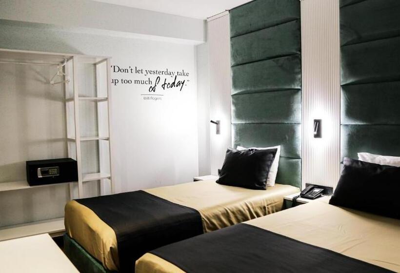 اتاق ساده سه‌ نفره, Axu Airport