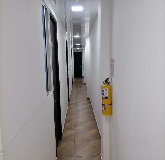 اتاق لوکس خانوادگی, Media Luna