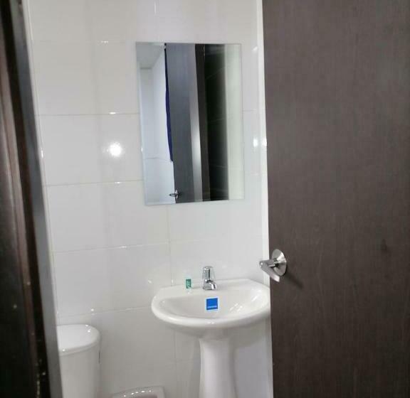 اتاق لوکس خانوادگی, Media Luna