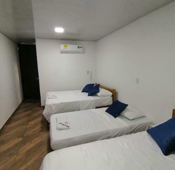 اتاق لوکس خانوادگی, Media Luna