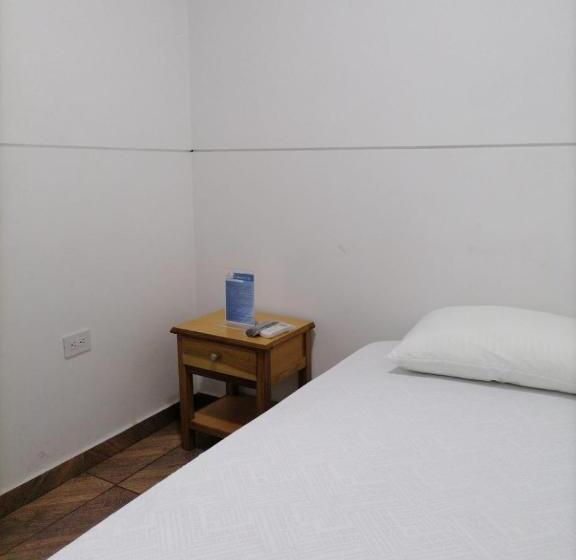 اتاق استاندارد یک نفره, Media Luna