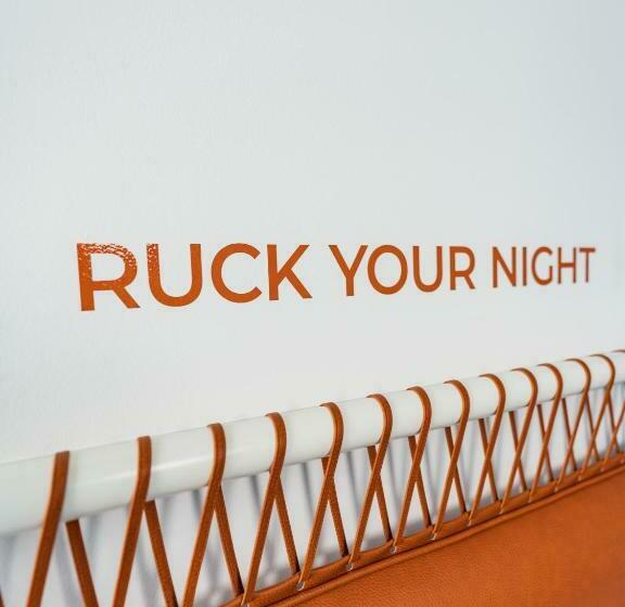 اتاق استاندارد, The Ruck