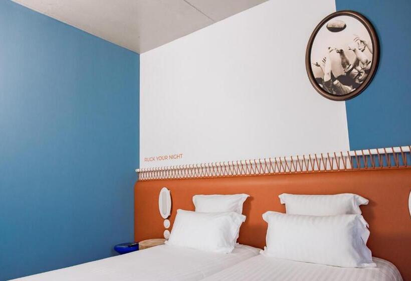 标准房带园景, The Ruck