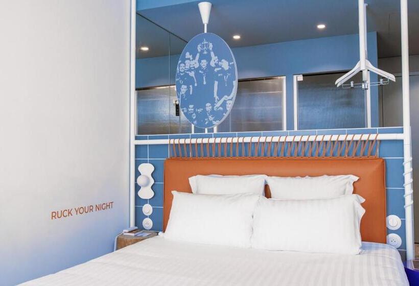 标准房带园景, The Ruck