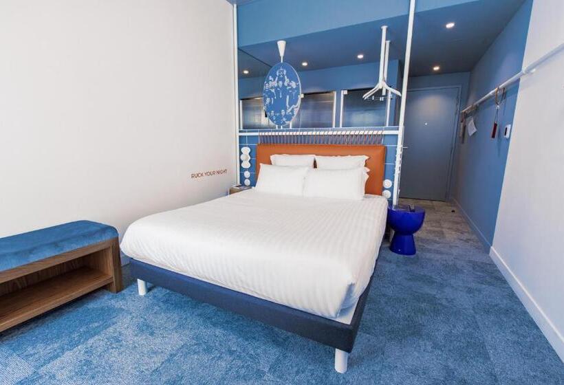 标准房带园景, The Ruck