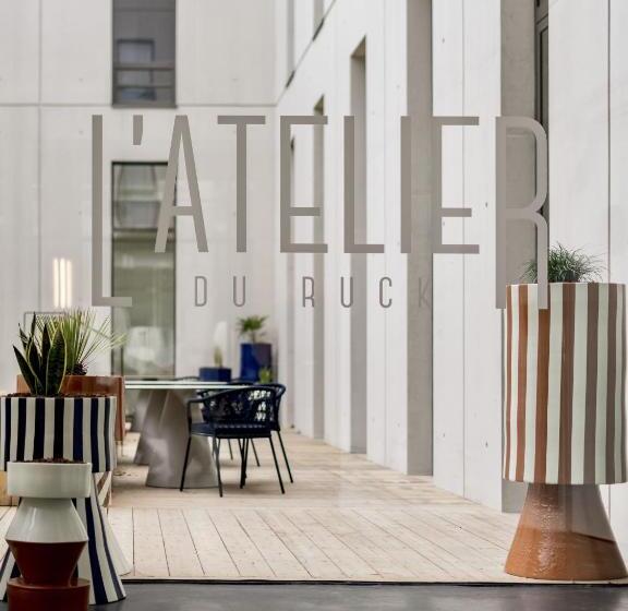 标准房带园景, The Ruck