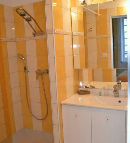 اتاق استاندارد چهار تخته, Maison Au Loup Superbe Ancien Hotel Particulier Du Xvie Siècle Au Cœur De La Vieille Ville Du Puy