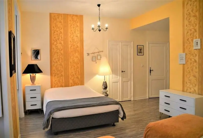 اتاق استاندارد چهار تخته, Maison Au Loup Superbe Ancien Hotel Particulier Du Xvie Siècle Au Cœur De La Vieille Ville Du Puy